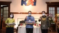 Gandeng-KAI-Ridwan-Kamil-Ingin-Kereta-Api-sampai-ke-Selatan-Jabar-696x462