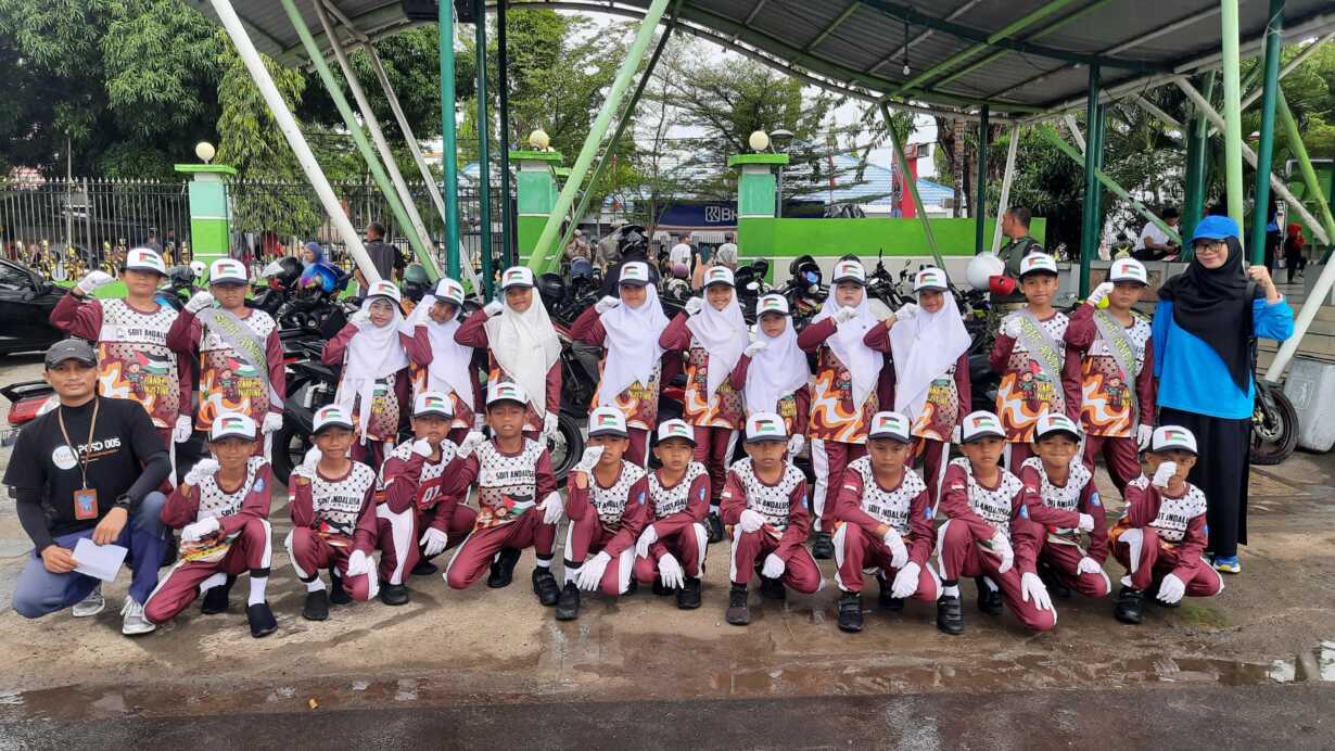 Gerak Jalan HUT RI, Barisan SDIT dan SMPIT Andalusia Wujudkan Solidaritas ke Palestina 1