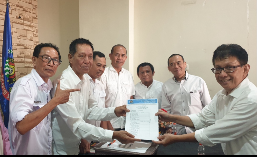 Dikawal Para Pendukung, Suwardi Thahir Resmi Kembalikan Formulir Calon Ketua